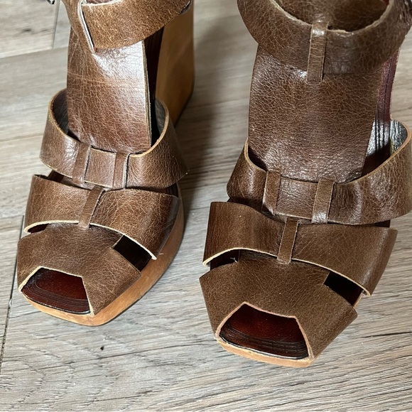 Matiko Wooden Wedge Sandal - Picture 3 of 8